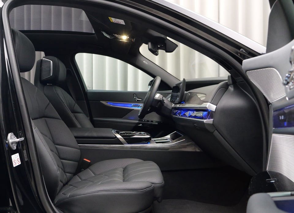 BMW i7 xDrive60 M-Sport 4d