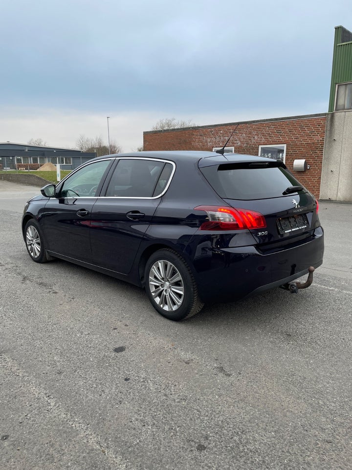 Peugeot 308 1,5 BlueHDi 130 Allure+ 5d