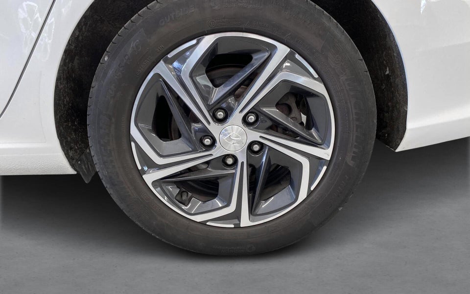 Hyundai i30 1,0 T-GDi mHEV Essential DCT 5d