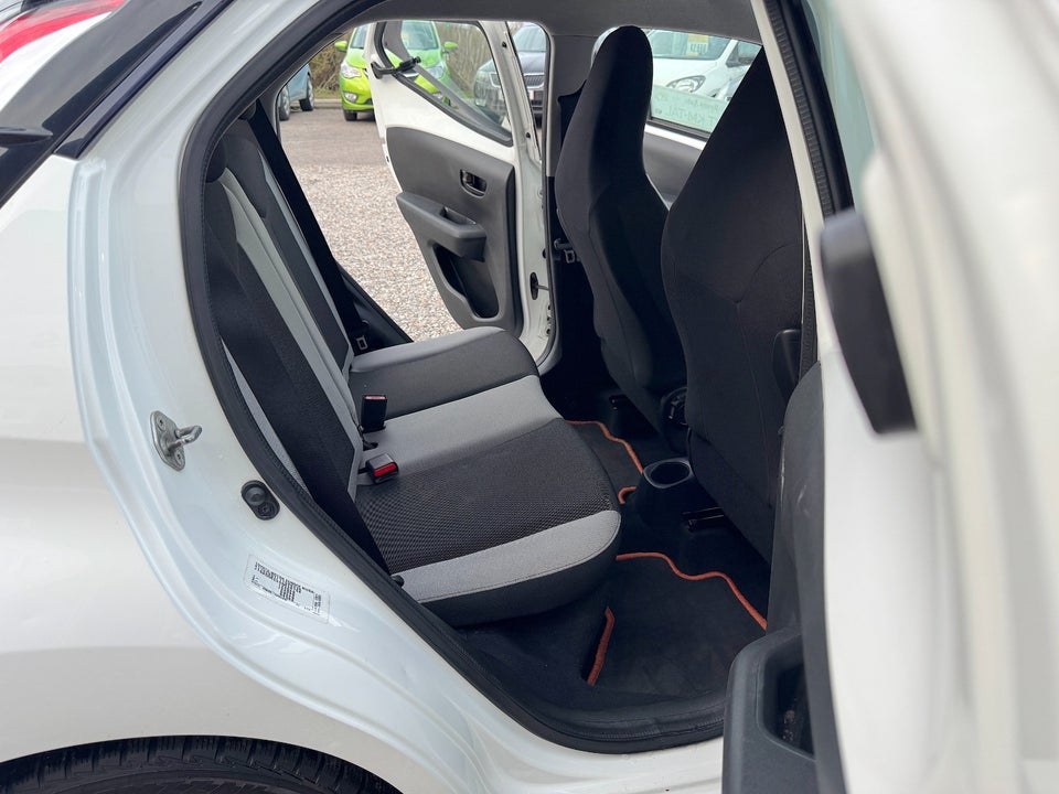 Toyota Aygo 1,0 VVT-i x-play 5d