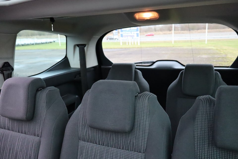 Peugeot 5008 1,6 HDi 114 Style 7prs 5d