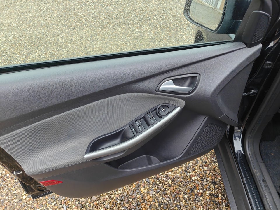 Ford Focus 1,6 Ti-VCT 105 Titanium stc. 5d