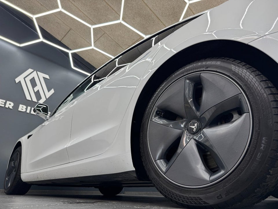 Tesla Model 3 Standard Range+ RWD 4d