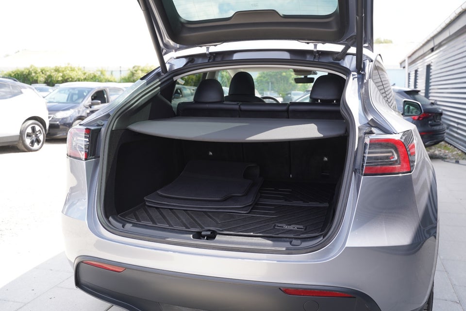 Tesla Model Y Long Range AWD 5d