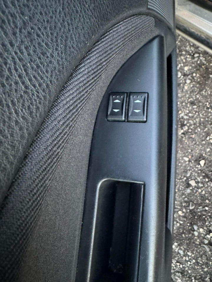 Ford Mondeo 1,8 110 Ambiente stc. 5d