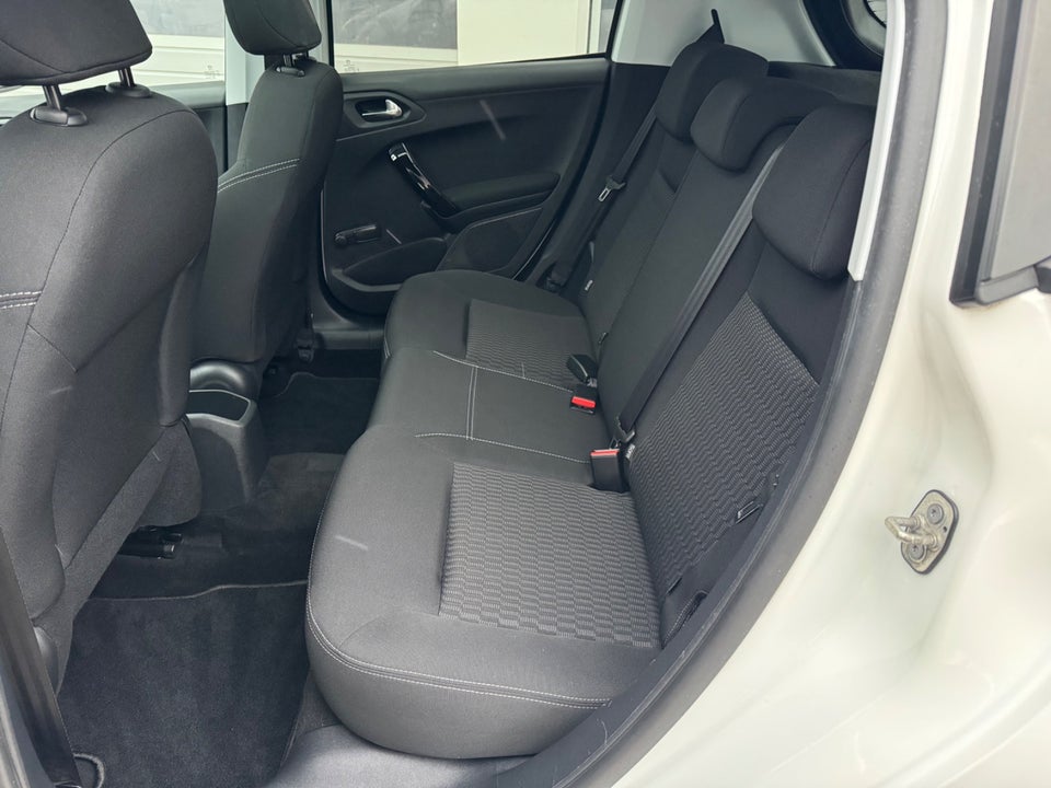 Peugeot 208 1,6 BlueHDi 100 Chili Sky+ 5d