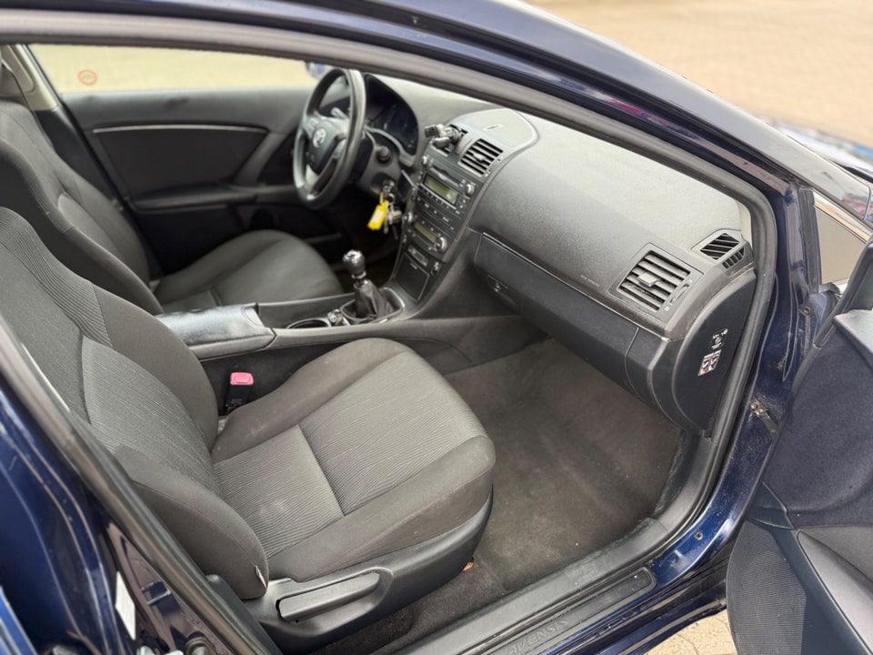 Toyota Avensis 1,6 VVT-i T1 stc. 5d