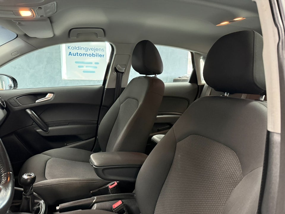 Audi A1 1,6 TDi 90 Attraction 3d