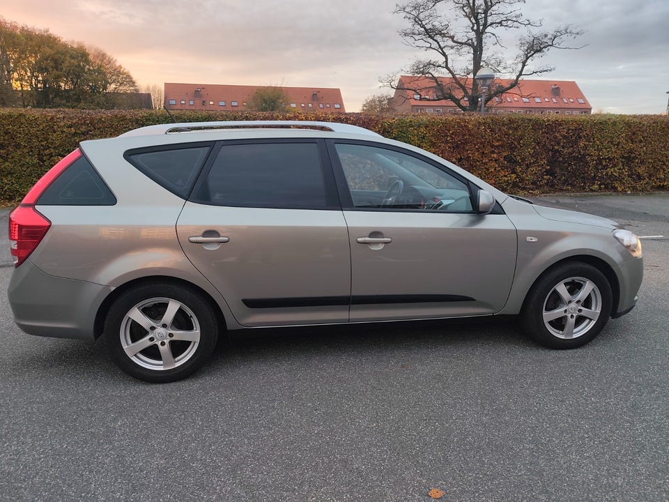 Kia Ceed 1,6 CVVT Active Fashion SW aut. 5d