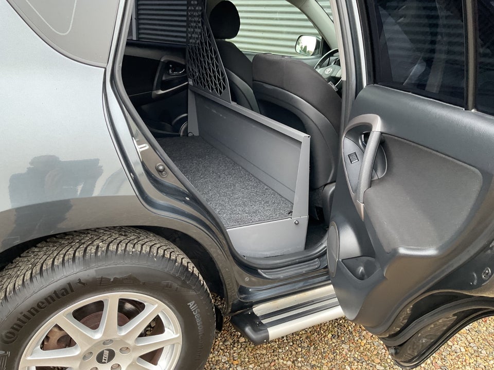 Toyota RAV4 2,0 VVT-i aut. 4x4 Van 5d