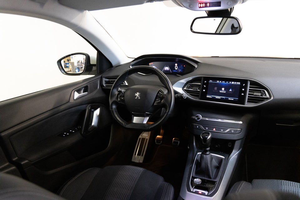 Peugeot 308 1,5 BlueHDi 130 Allure Pack 5d