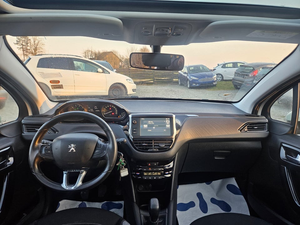 Peugeot 208 1,2 VTi 82 Allure Sky 5d