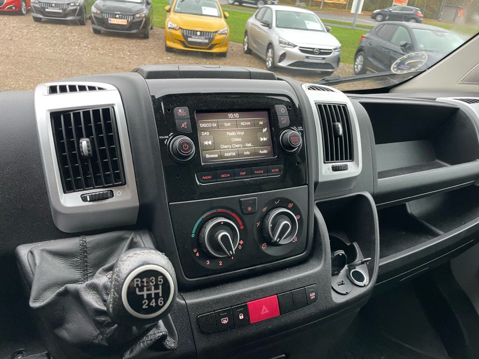 Peugeot Boxer 335 2,2 BlueHDi 140 L3H2 Premium