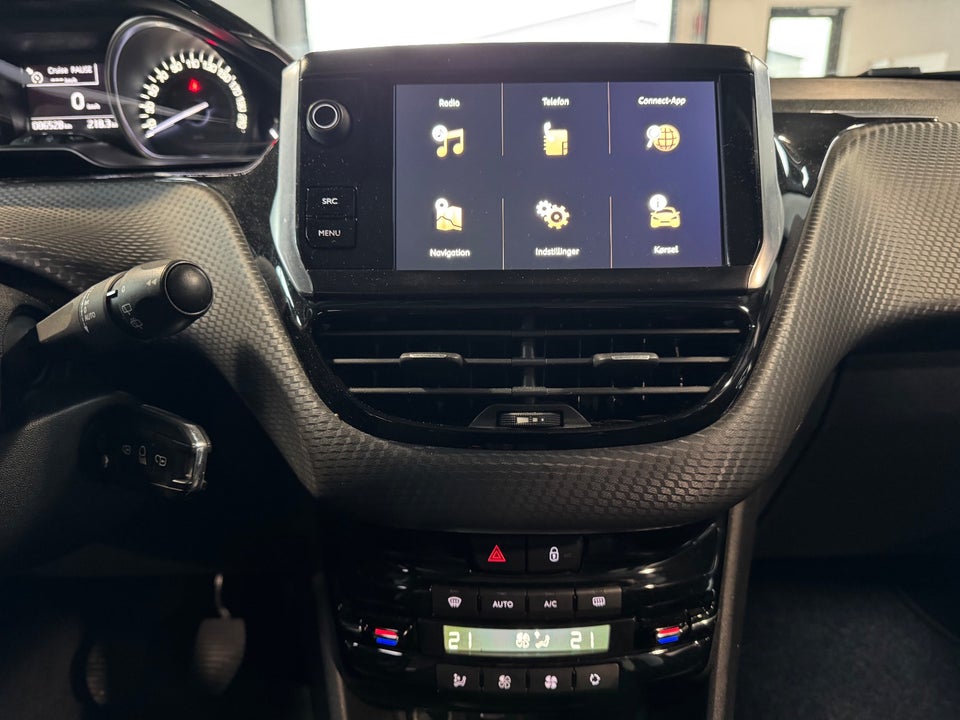 Peugeot 2008 1,6 BlueHDi 100 Allure Sky 5d