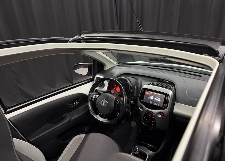 Toyota Aygo 1,0 VVT-i x-wave Sky 5d
