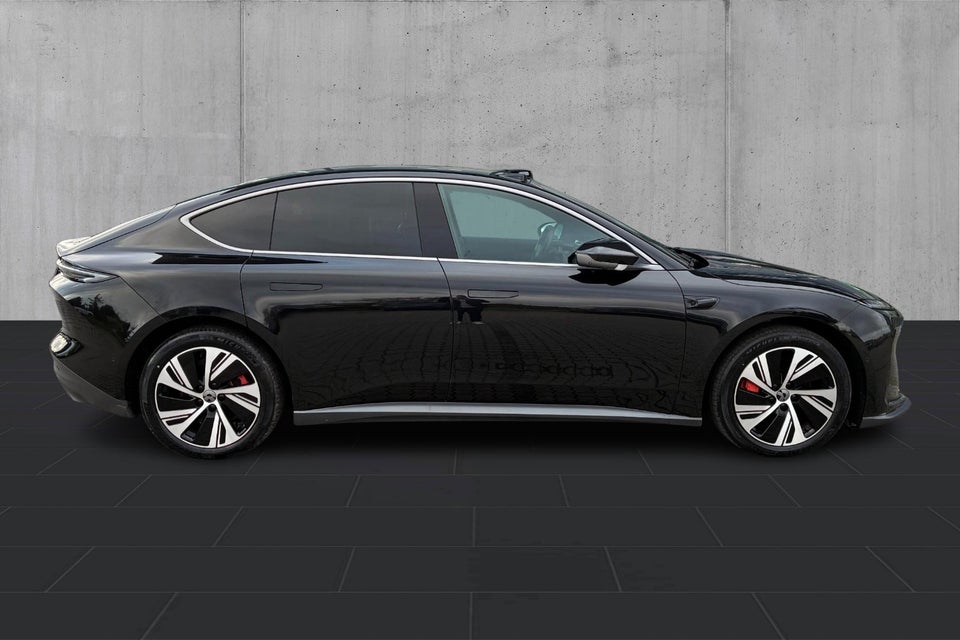 NIO ET5 75 Standard Range 4d