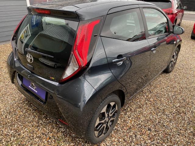 Toyota Aygo 1,0 VVT-i x-plore 5d