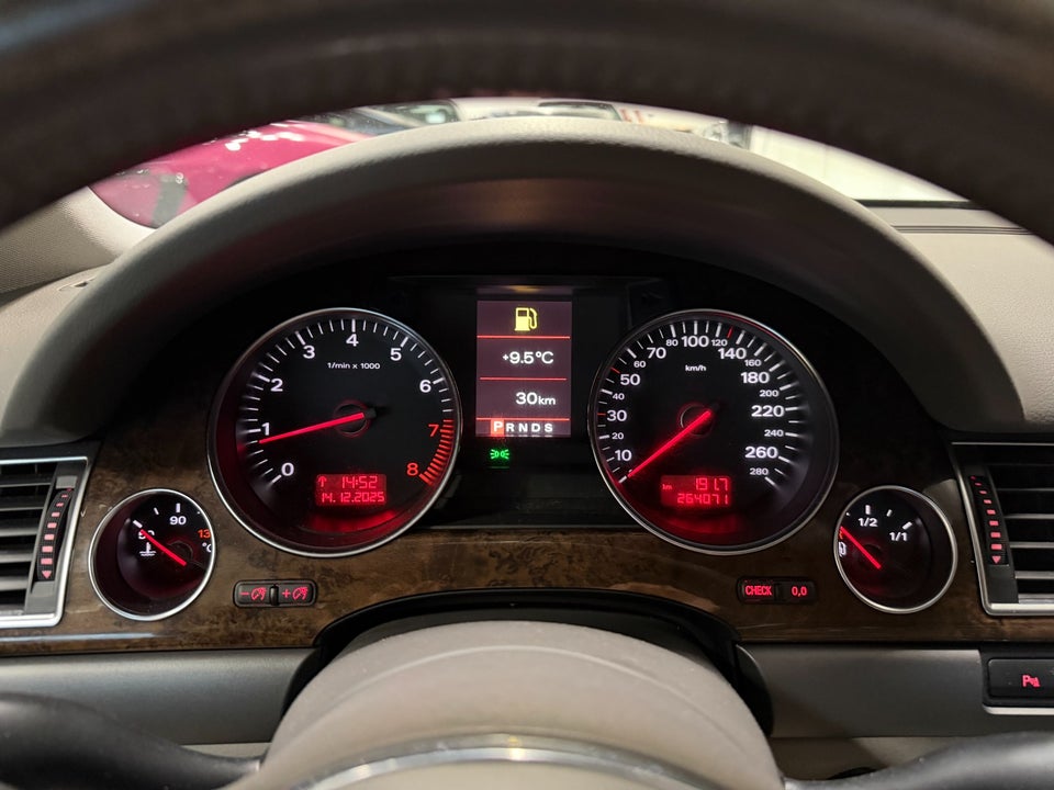 Audi A8 3,7 quattro Tiptr. 4d