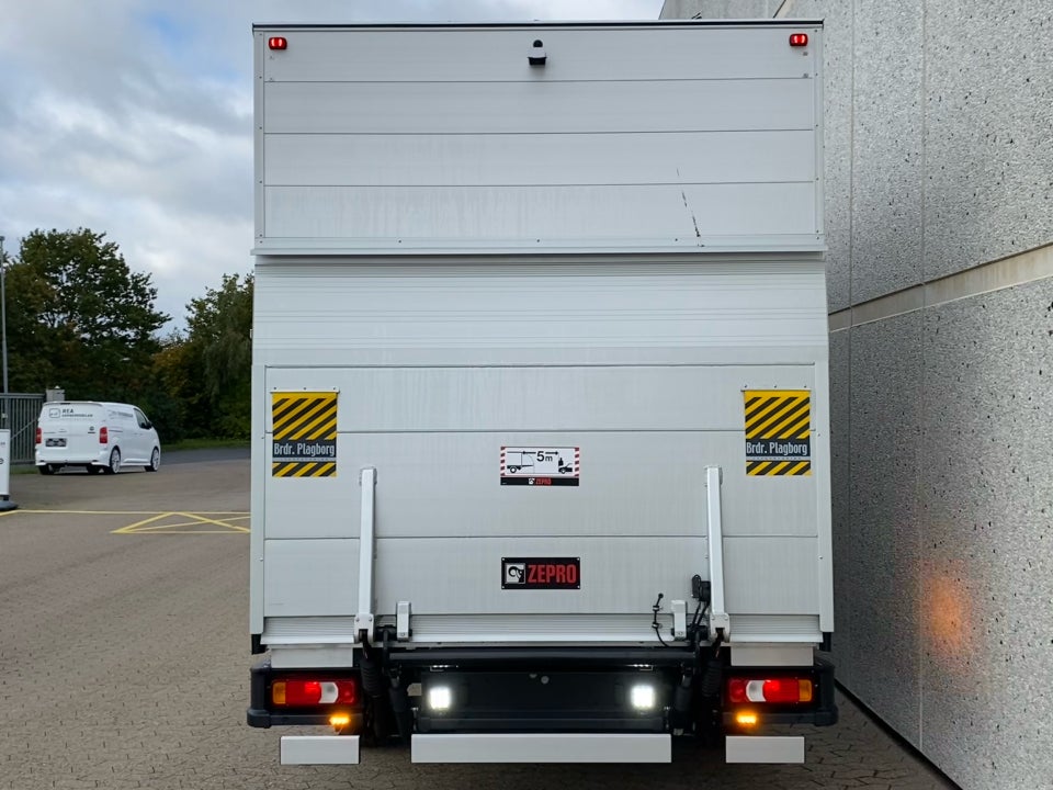 Iveco Daily 3,0 35S18 4100mm Box m/lift AG8