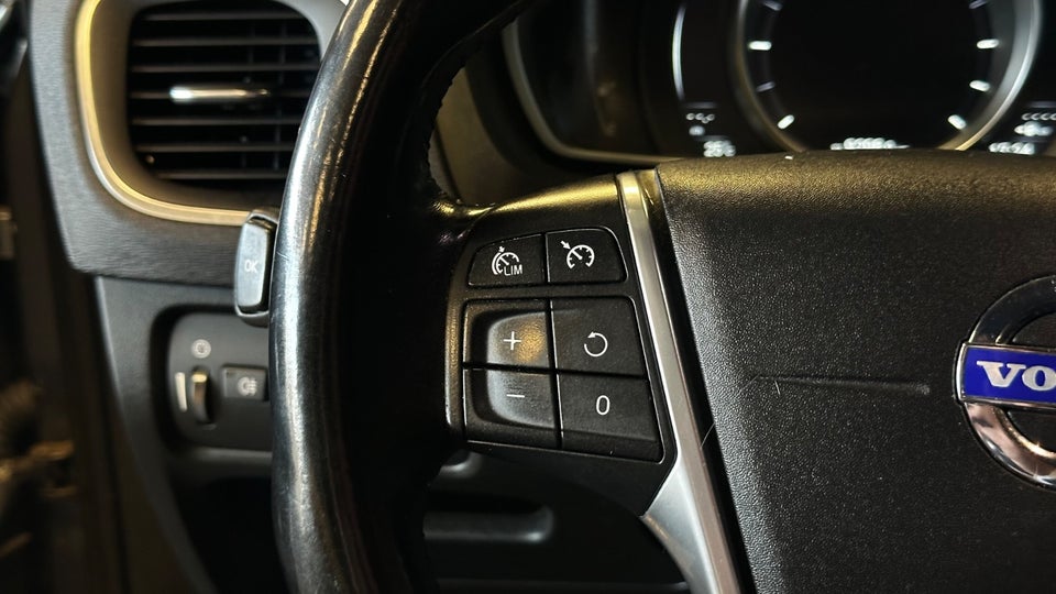 Volvo V40 1,6 D2 115 Momentum aut. 5d