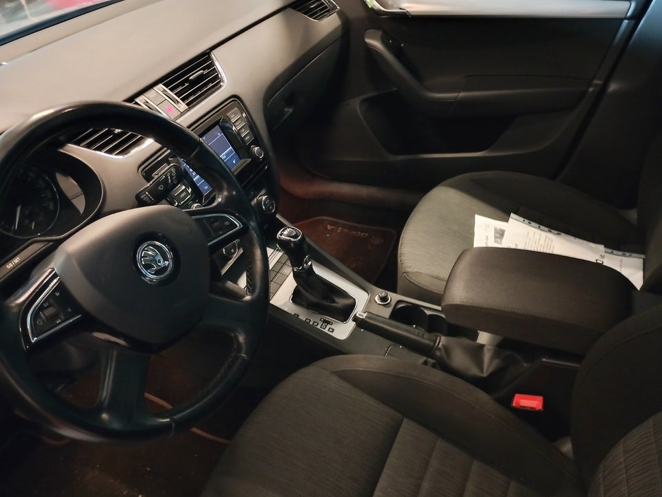 Skoda Octavia 1,6 TDi 105 Elegance DSG 5d