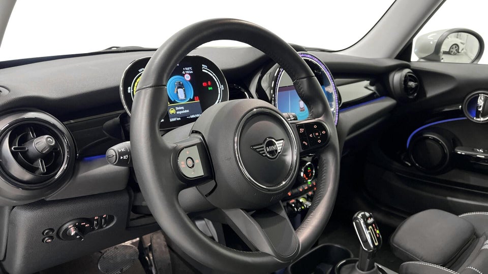 MINI Cooper SE Essential 3d