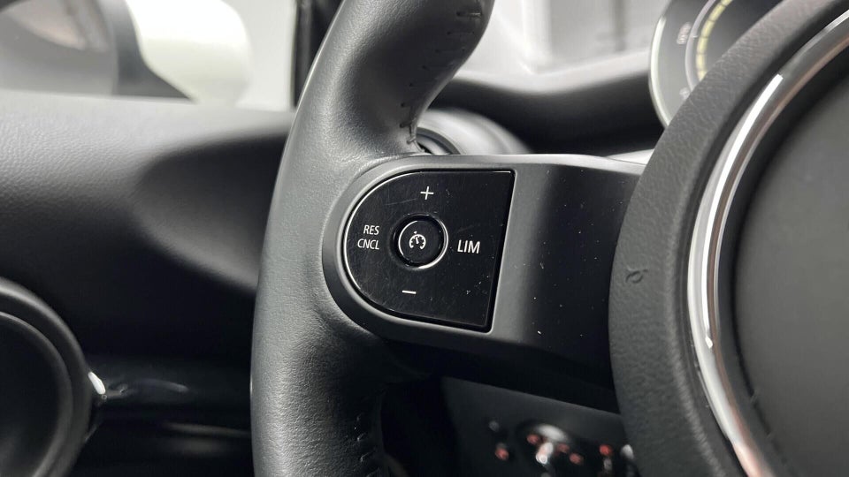 MINI Cooper SE Essential 3d