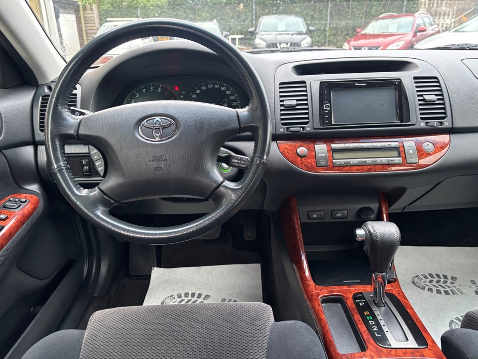 Toyota Camry 2,4 VVT-i aut. 4d