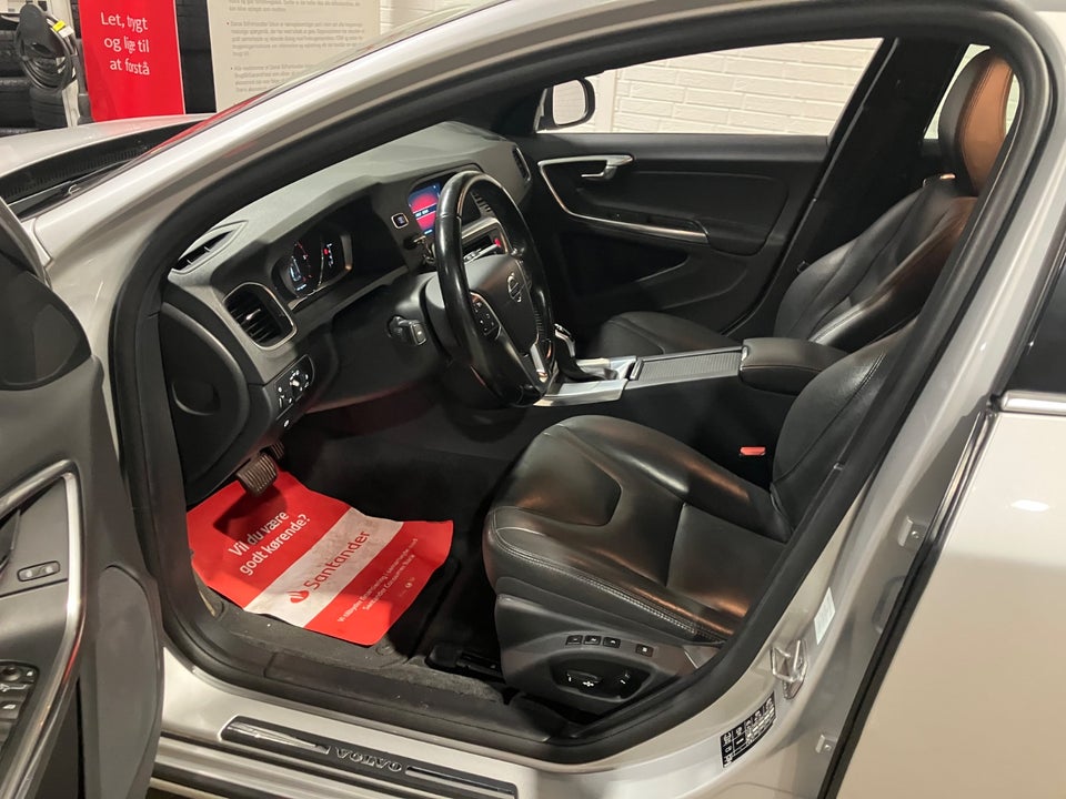 Volvo V60 2,0 D4 190 Summum aut. 5d