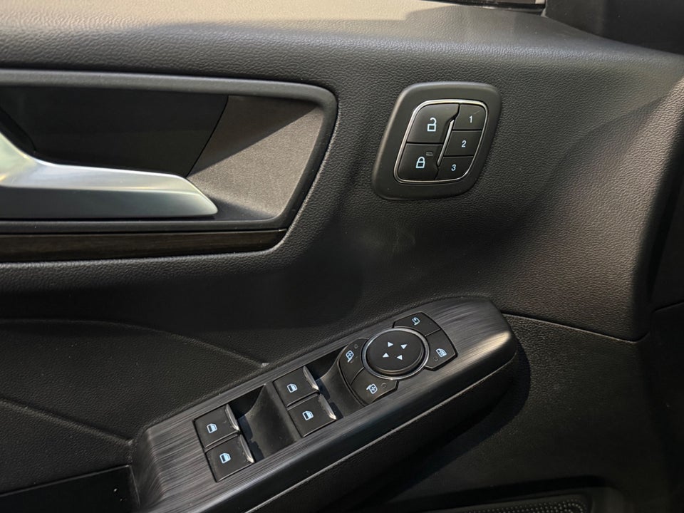 Ford Kuga 2,5 PHEV Vignale CVT 5d