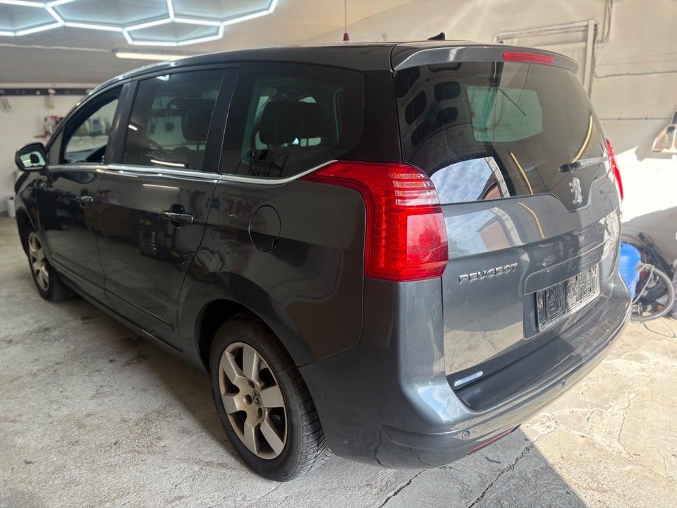 Peugeot 5008 1,6 HDi 110 Premium 7prs 5d