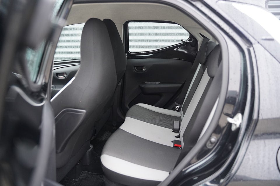 Toyota Aygo 1,0 VVT-i x-black 5d