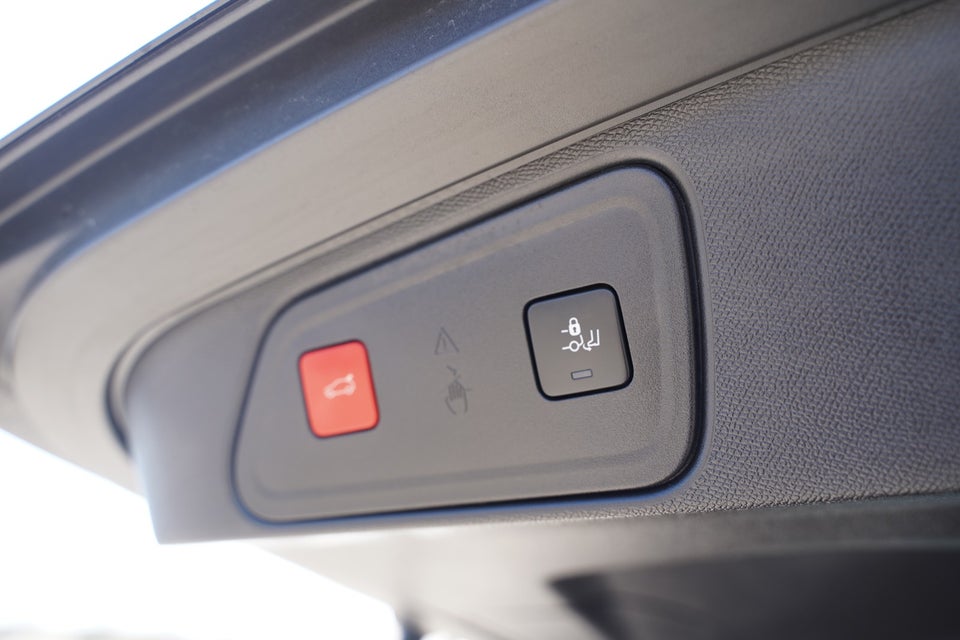 Peugeot 3008 1,6 Hybrid First GT EAT8 5d