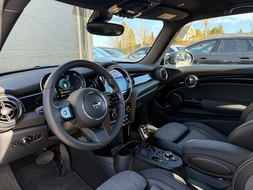 MINI Cooper SE Classic Trim 3d