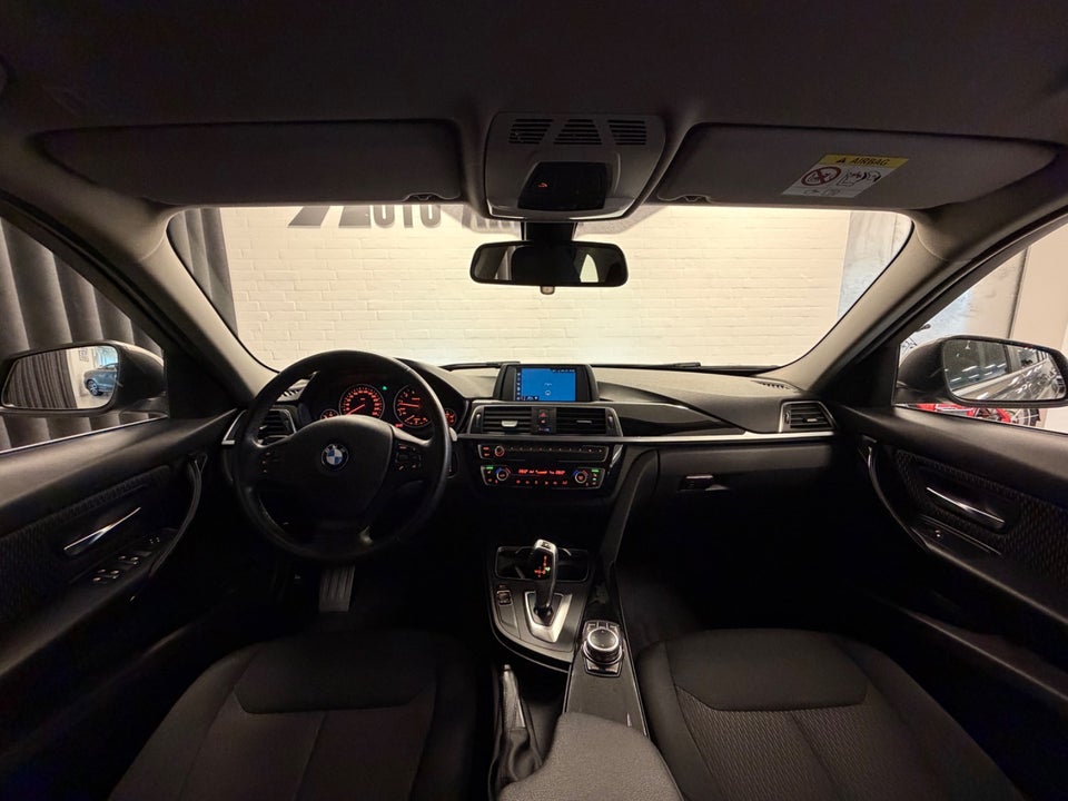 BMW 320i 2,0 Touring Advantage aut. 5d