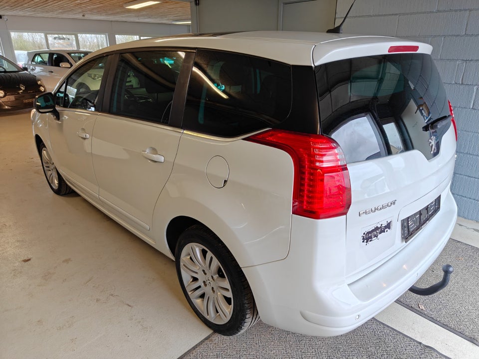 Peugeot 5008 1,6 HDi 109 Premium 7prs 5d