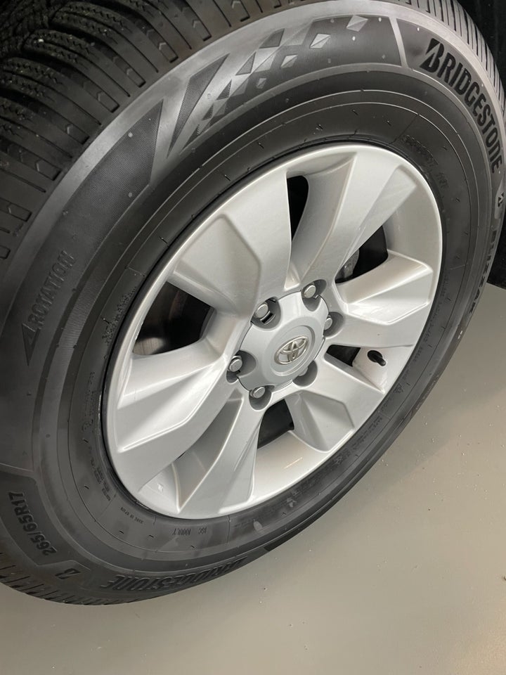 Toyota HiLux 2,4 D-4D 150 T3 Db.Kab aut. 4x4 4d