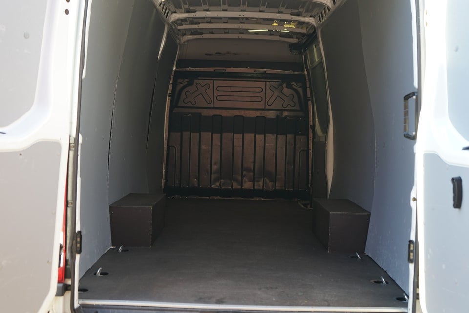 Iveco Daily 2,3 35S16 16m³ Van AG8