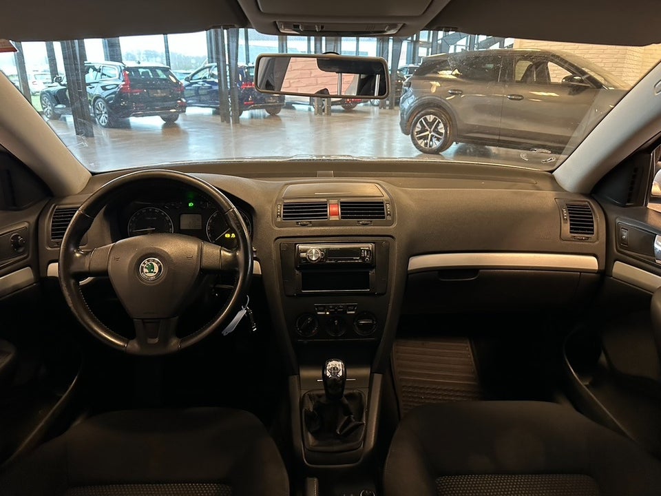 Skoda Octavia 1,6 Ambiente Combi 5d