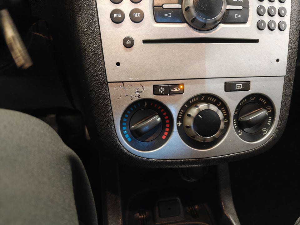 Opel Corsa 1,2 16V Cosmo 5d