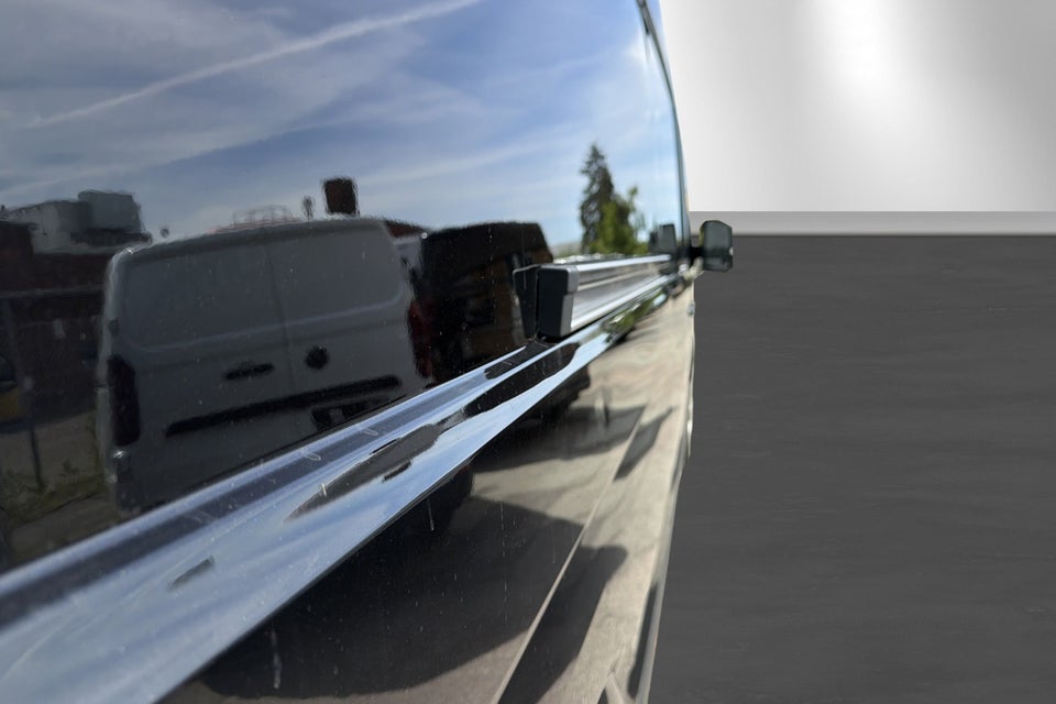 VW Crafter 35 2,0 TDi 177 Kassevogn L5H3 aut.