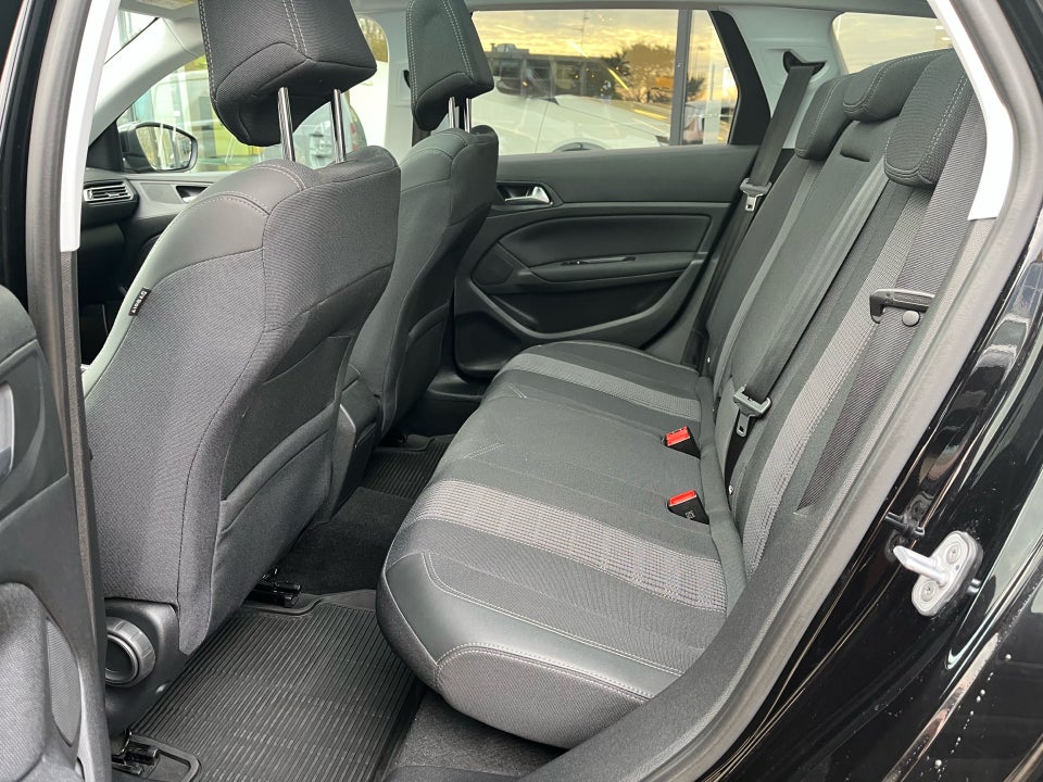 Peugeot 308 1,2 PureTech 130 Selection Sky SW EAT8 5d