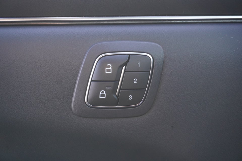 Ford Mustang Mach-E 88 Extended Range AWD 5d