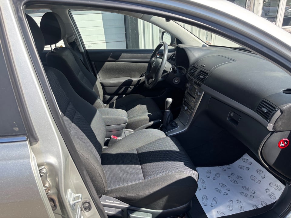 Toyota Avensis 1,8 VVT-i Terra 5d