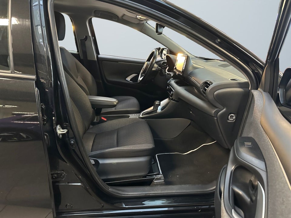 Toyota Yaris 1,5 Hybrid Active Tech+ e-CVT 5d