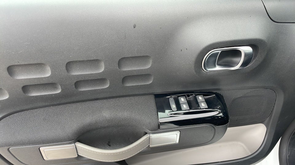 Citroën C3 1,2 PureTech 83 Shine 5d
