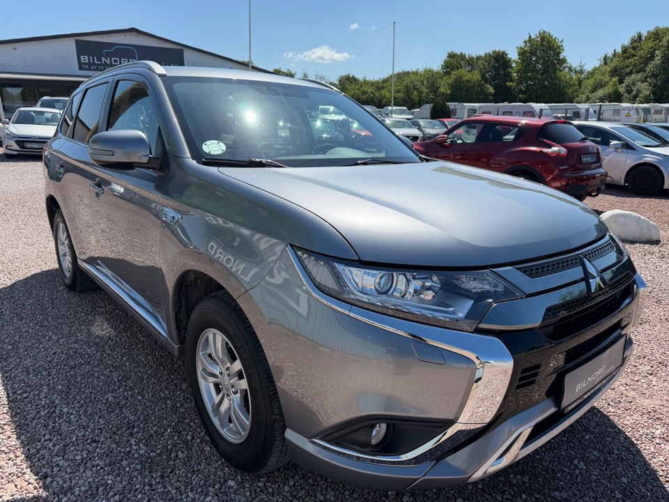 Mitsubishi Outlander 2,4 PHEV Inform CVT 4WD 5d