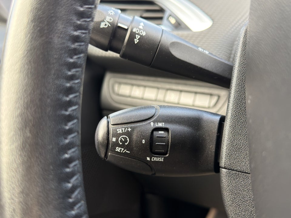 Peugeot 2008 1,2 VTi 82 Active 5d