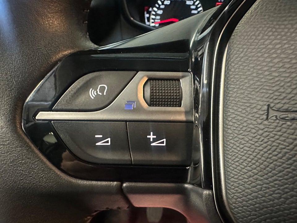 Peugeot 208 1,2 PureTech 100 Selection Sport 5d