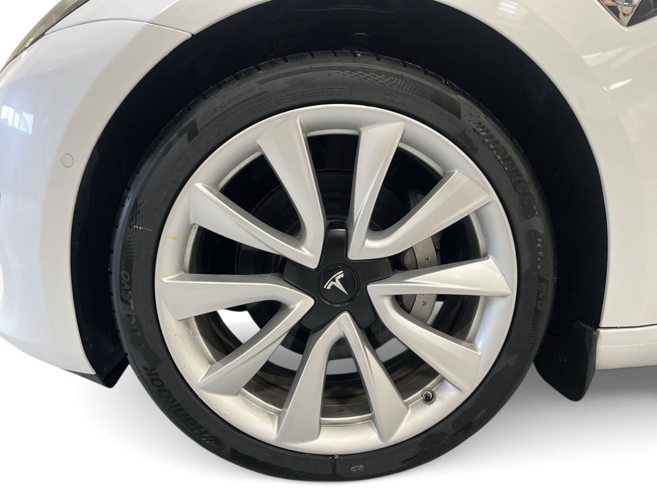 Tesla Model 3 Long Range AWD 4d